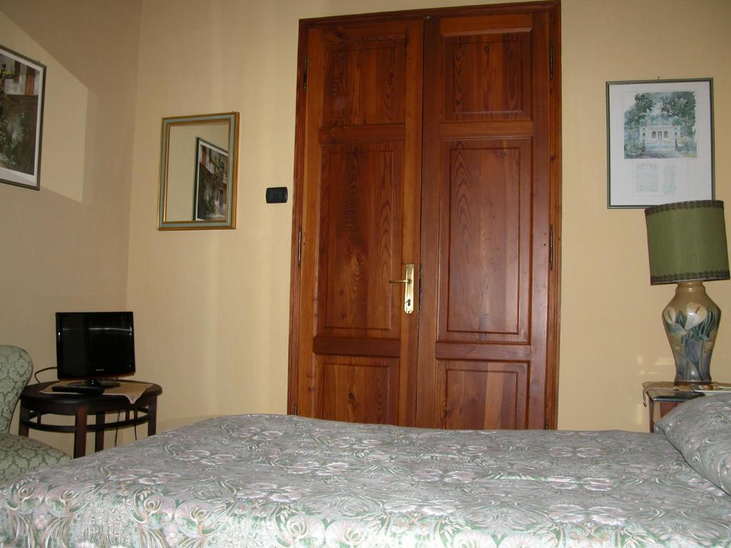 Villa Patrizia B&B Lucca Værelse billede